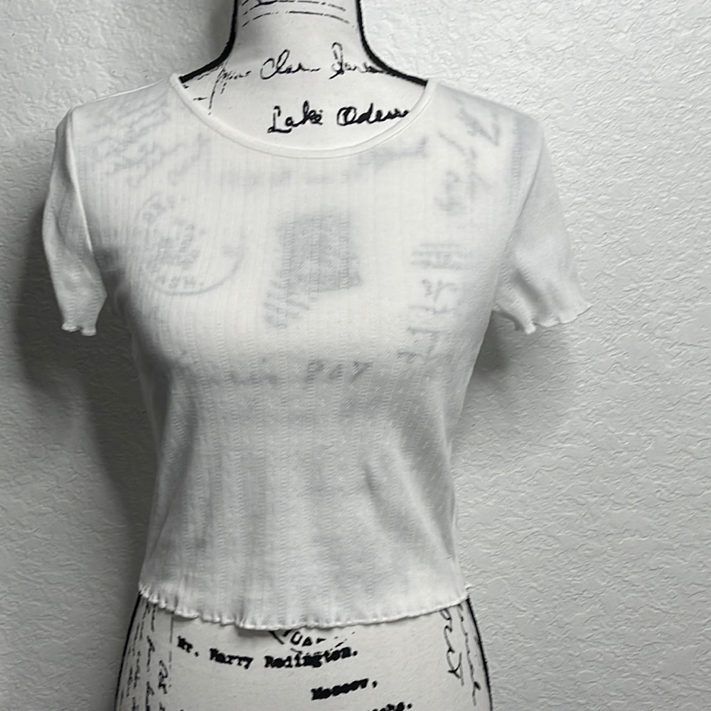 80- Divided by H&M NWOT White Short Sleeve Crop with Wavy Hem Top Size M